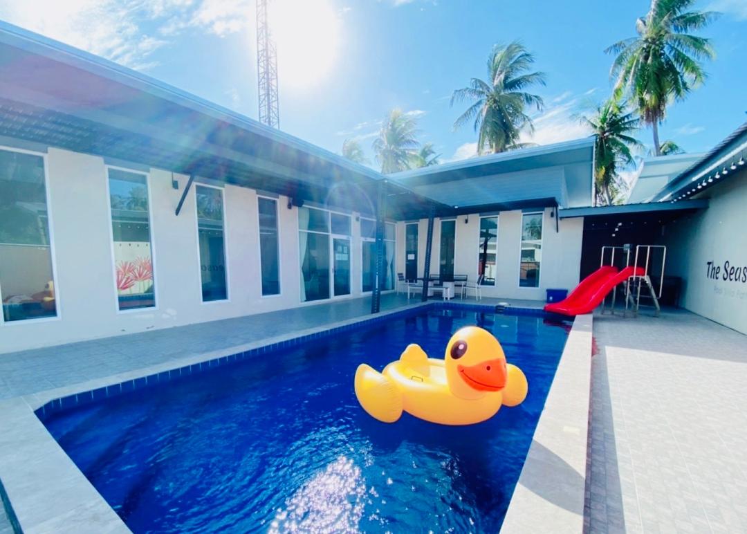 บ้านพู่จอมพล - Pool Area View