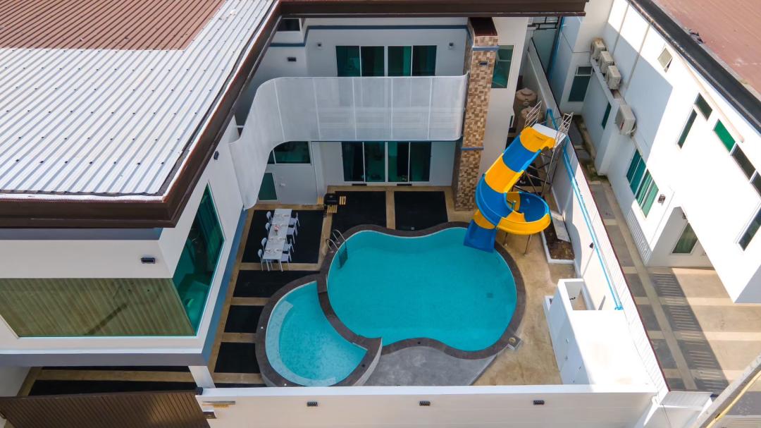 Hamton - Pool Area View