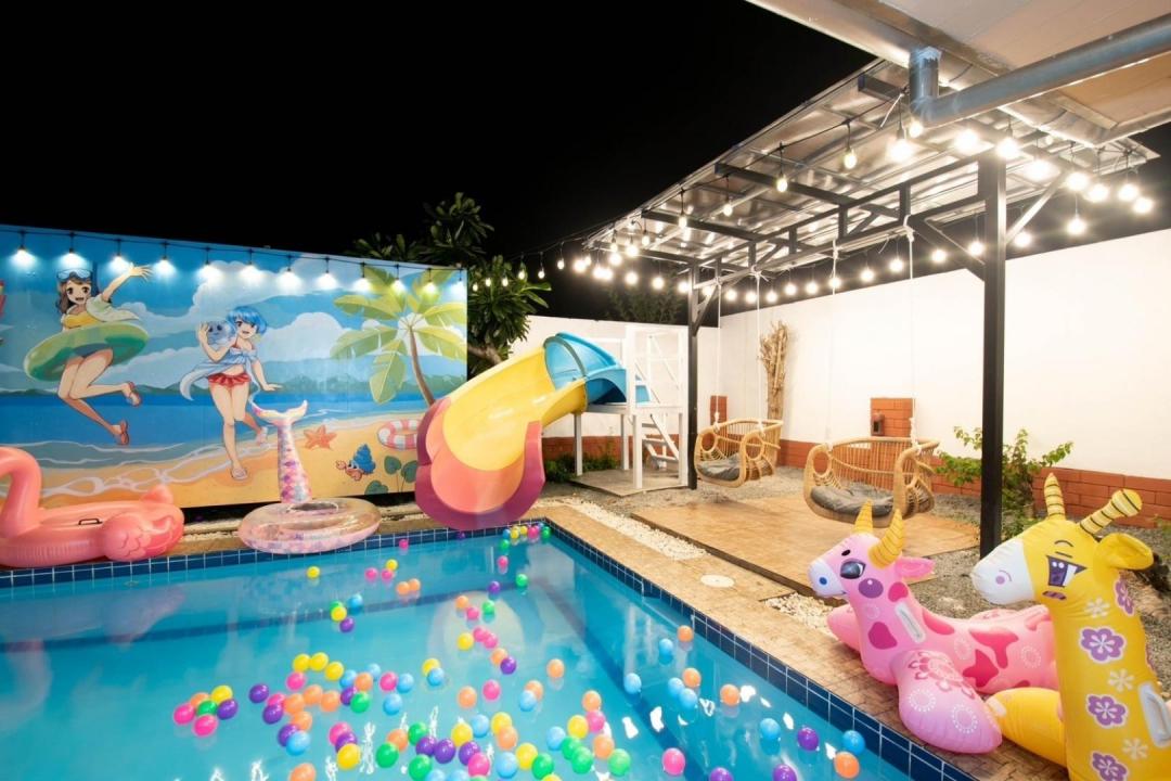 เฟย์รี่ - Pool Area View