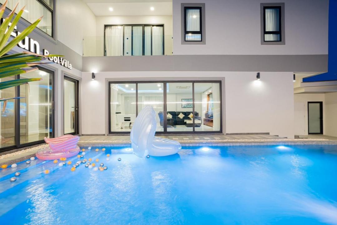 Best Fun - Living Area