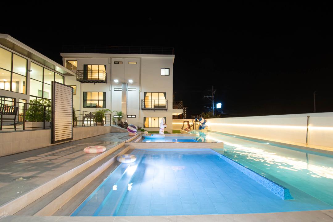 ละอองน้ำ A - Pool Area View