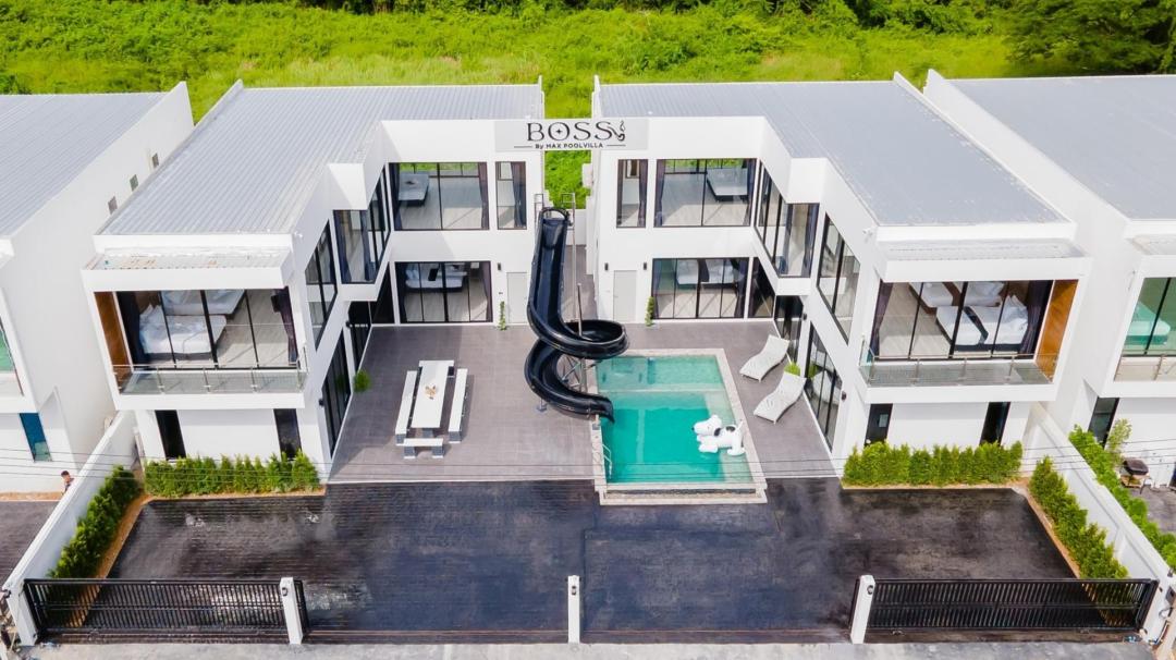 Boss - Living Area