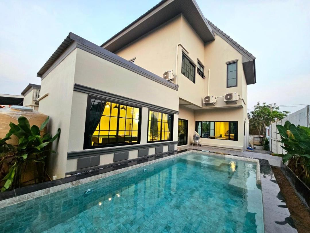 BT2 - Pool Area View