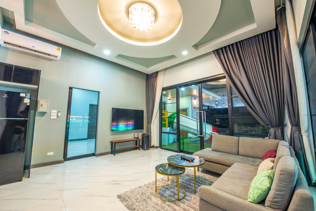 Airport - Cover Photo