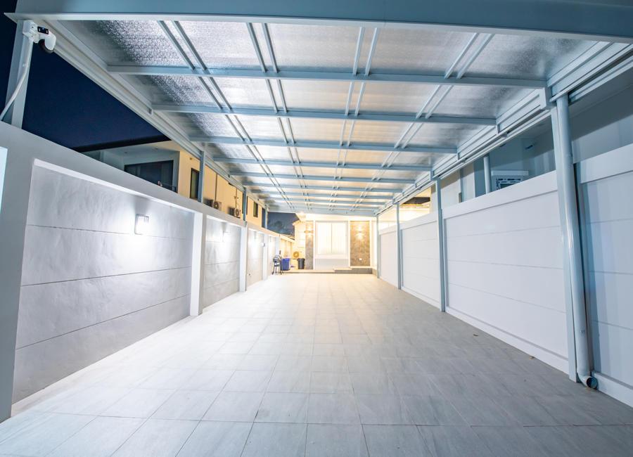 Céline - Pool Area View