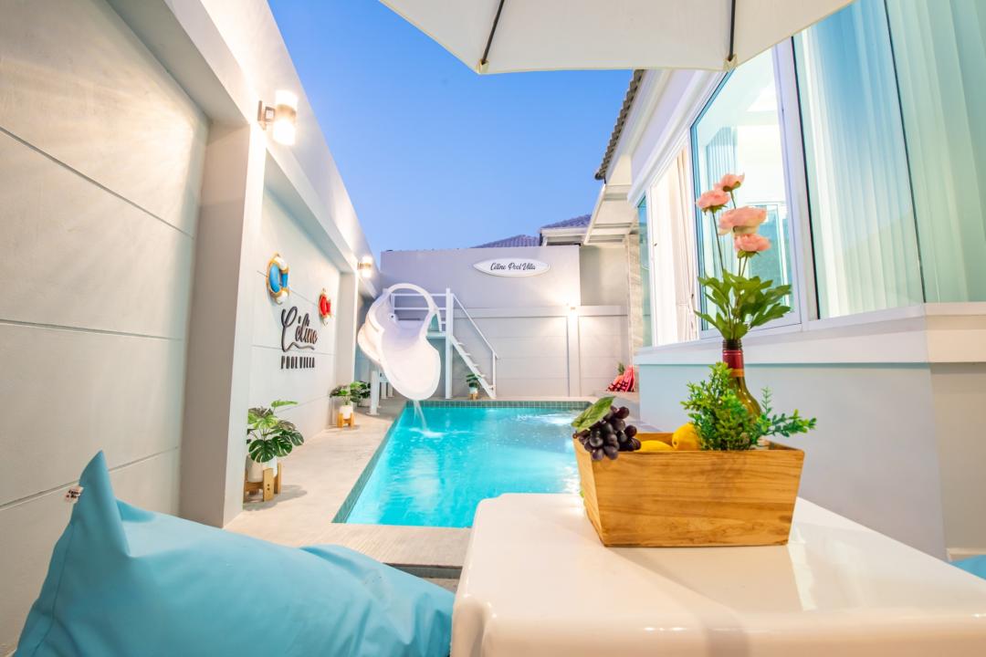 Céline - Living Area