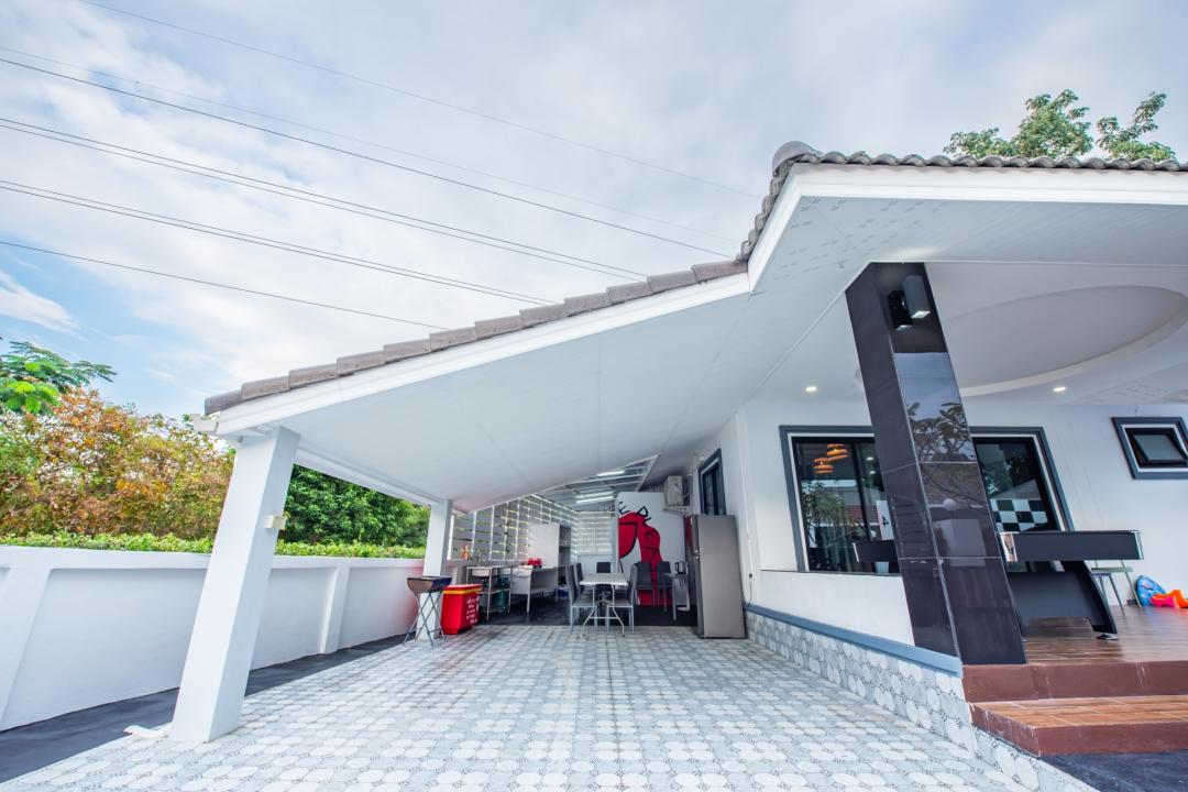 Cha Cha 4 - Living Area