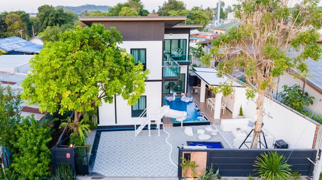 Cherish' House - Living Area