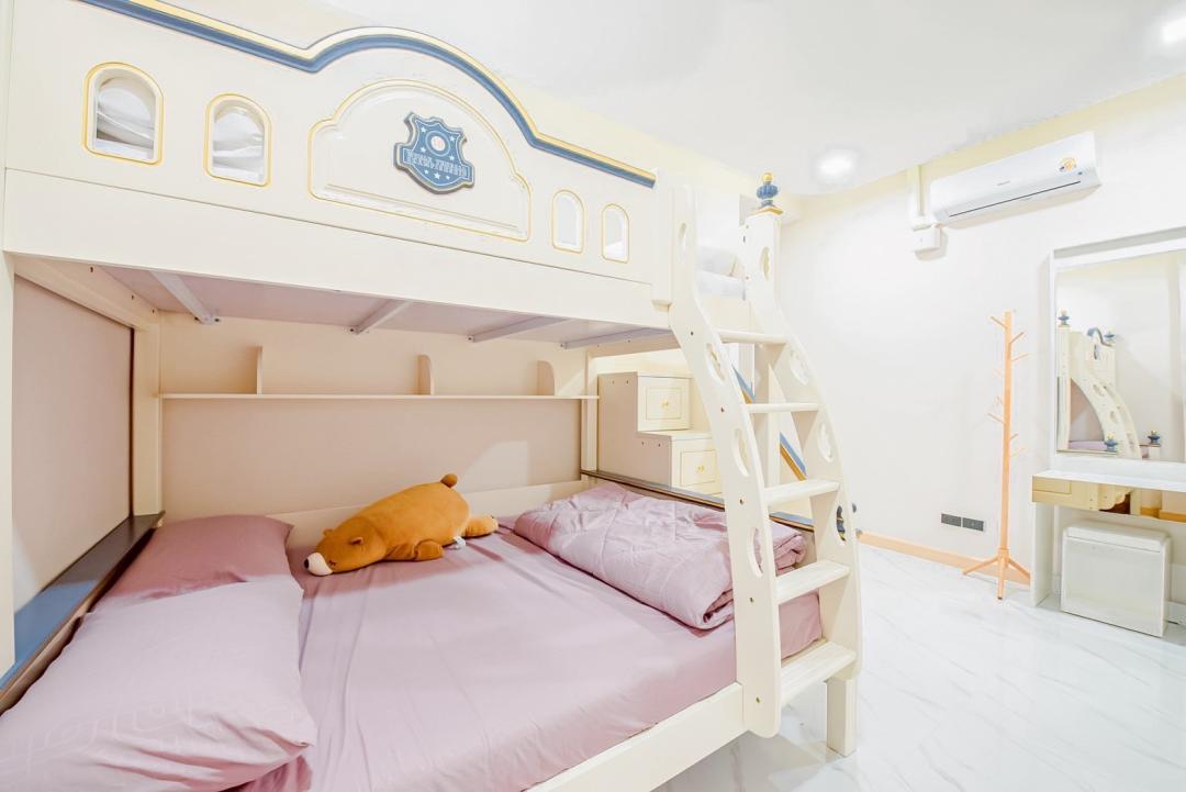 Villa Bedroom 1