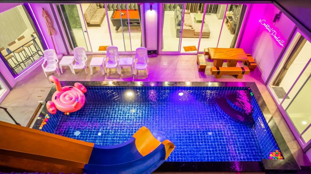Cocktail - Living Area