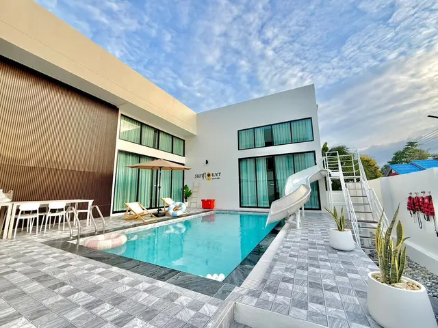 Sunflower - Main Cover Photo in Pattaya