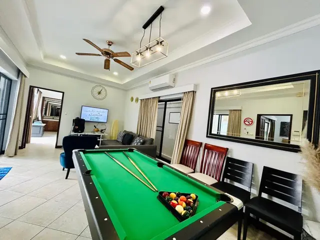 MJ 21 - Bedroom View