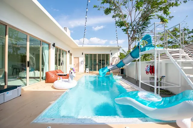 Neko สัตหีบ - Pool Area View