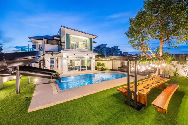 Moon Shade - Main Cover Photo in Pattaya