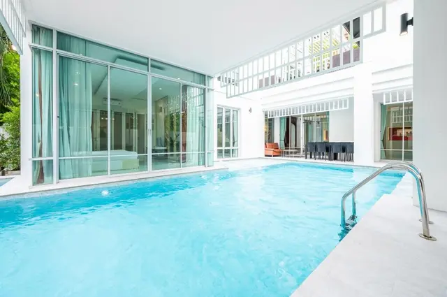 Magenta - Main Cover Photo in Sattahip